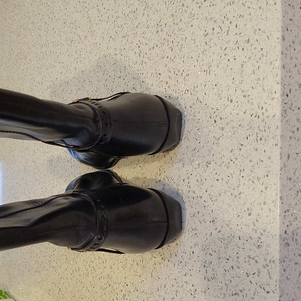 NEVER WORN ETIENNE AIGNER TALL EQUESTRIAN RIDING LEATHER BOOTS. - Picture 3 of 15